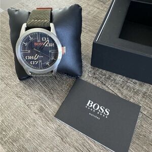 NWT Hugo Boss Men's 1513415
OSLO Green Leather Watch
